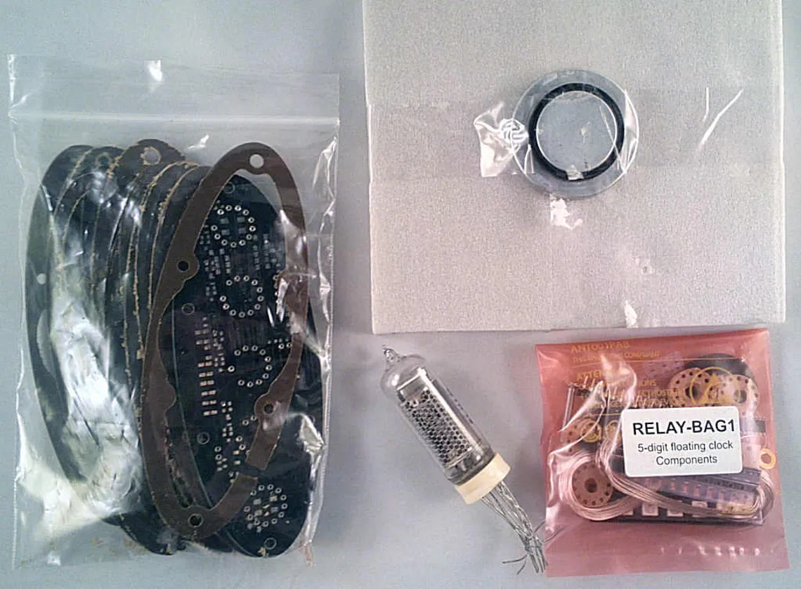 5-tube Levitating Nixie Clock - Image 2